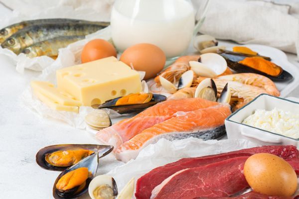 canas - varios alimentos ricos en vitamina B sobre una mesa