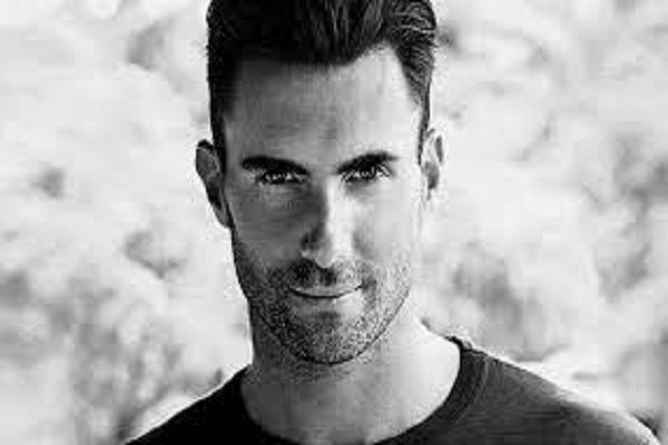 Cortes de pelo en el hombre según tu cara - Hombre con rostro oblongo y un corte de cabello con volumen en la parte superior, el cual lo hace lucir más atractivo