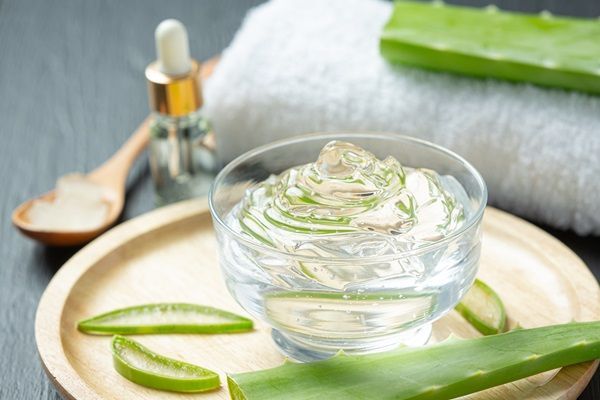 Nutrición para el pelo - Gel de aloe vera para realizar una mascarilla capilar y nutrir el cabello