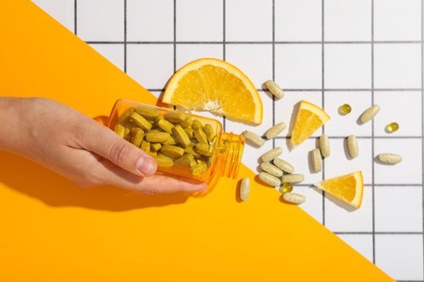 Biotina para el pelo - Alimentos y cápsulas de vitamina B7 para fortalecer el cabello