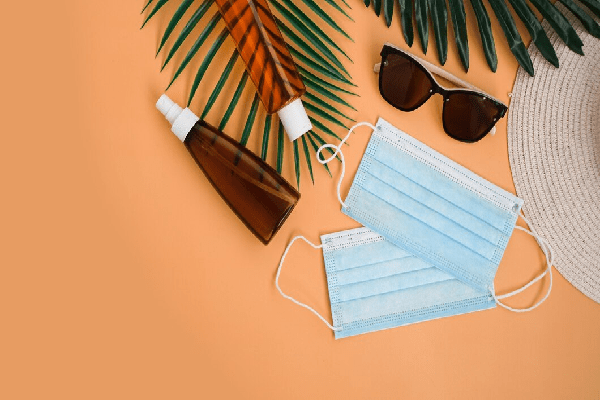 protector solar beneficios - Lentes de sol, sombrero de paja y otros implemento para protegerse en el exterior 