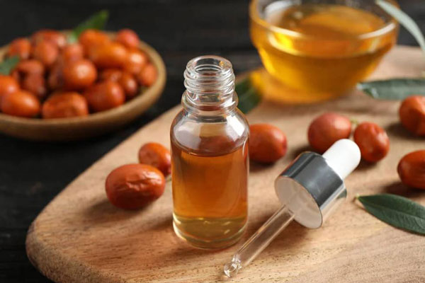 Frasco de vidrio y cuentagotas para aplicar aceite de jojoba de medios a puntas