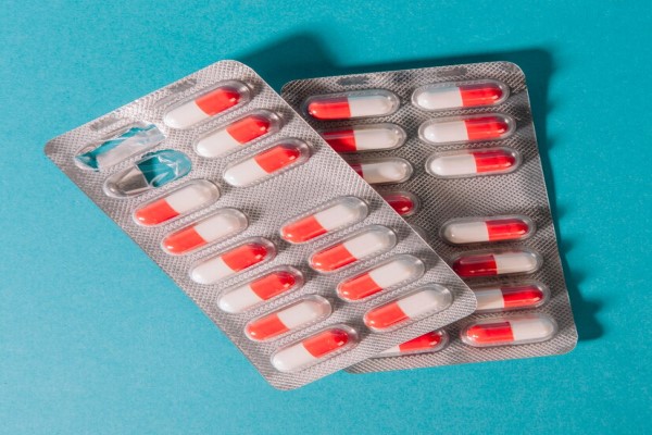 Efecto Shedding - blísteres de capsulas de medicamentos para la caída del pelo