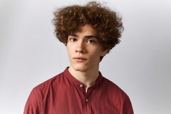 lavar el pelo rizado
