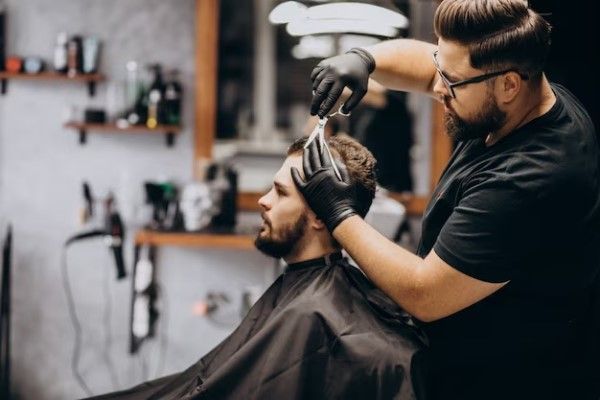 Cómo mejorar la salud del cabello seco y con frizz