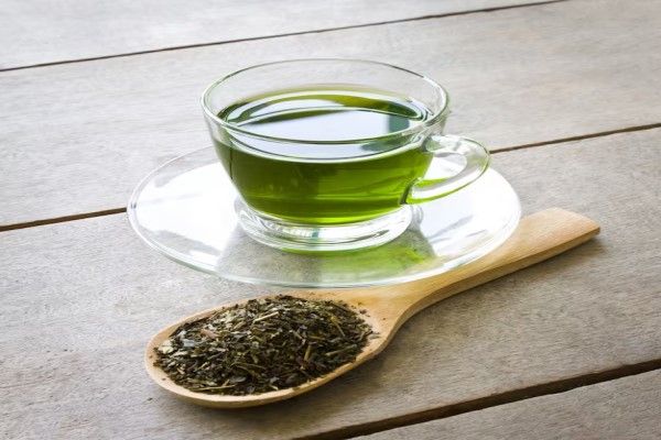 El té verde ayuda a cómo evitar la caída del pelo