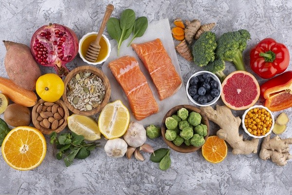 grupos de alimentos con nutrientes esenciales para el cabello
