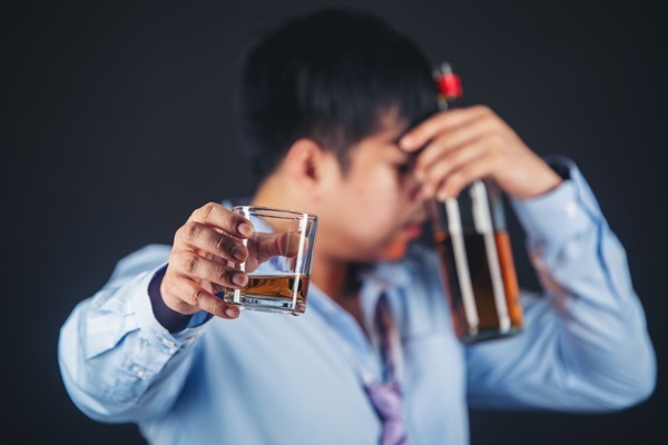 Dejar el alcohol en el injerto capilar - Hombre con problemas para dejar el alcohol antes de un injerto de pelo