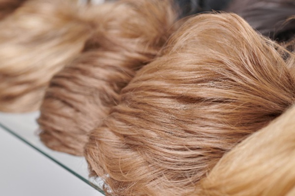Prótesis capilar técnica FAS - Prótesis de pelo para hombre de color rubio en diferentes tamaños para recuperar la pérdida de cabello por problemas capilares